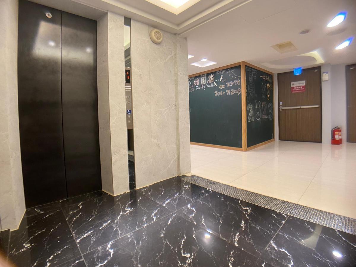 Bonjour Hotel Taichung Esterno foto