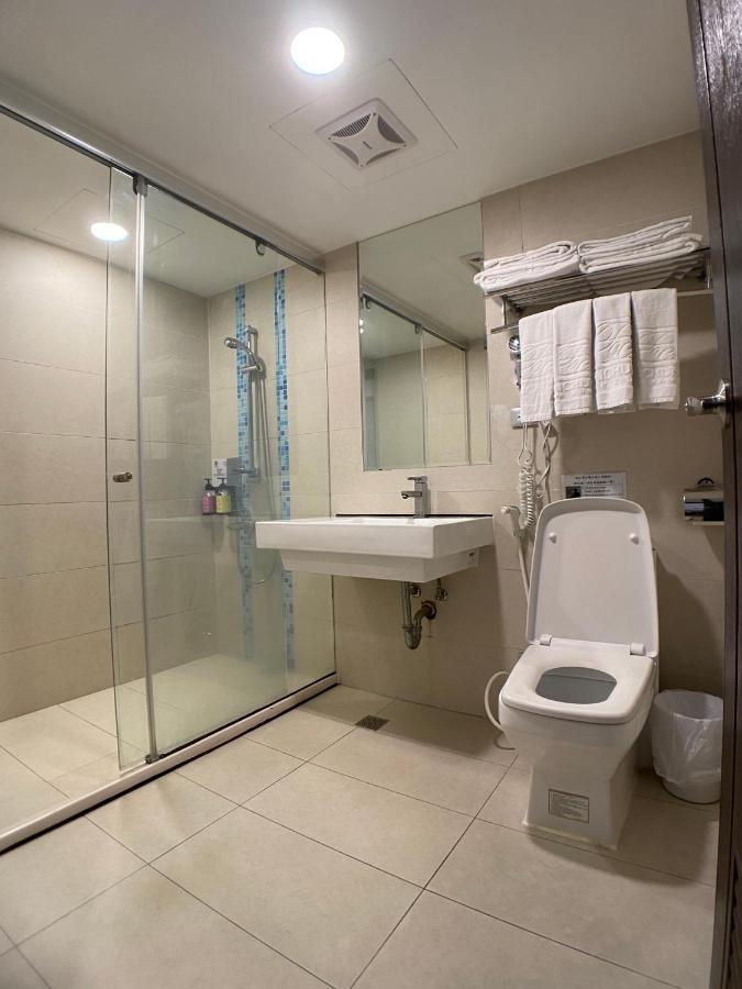 Bonjour Hotel Taichung Esterno foto