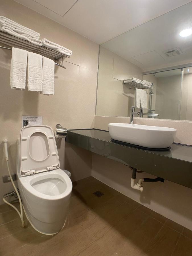 Bonjour Hotel Taichung Esterno foto