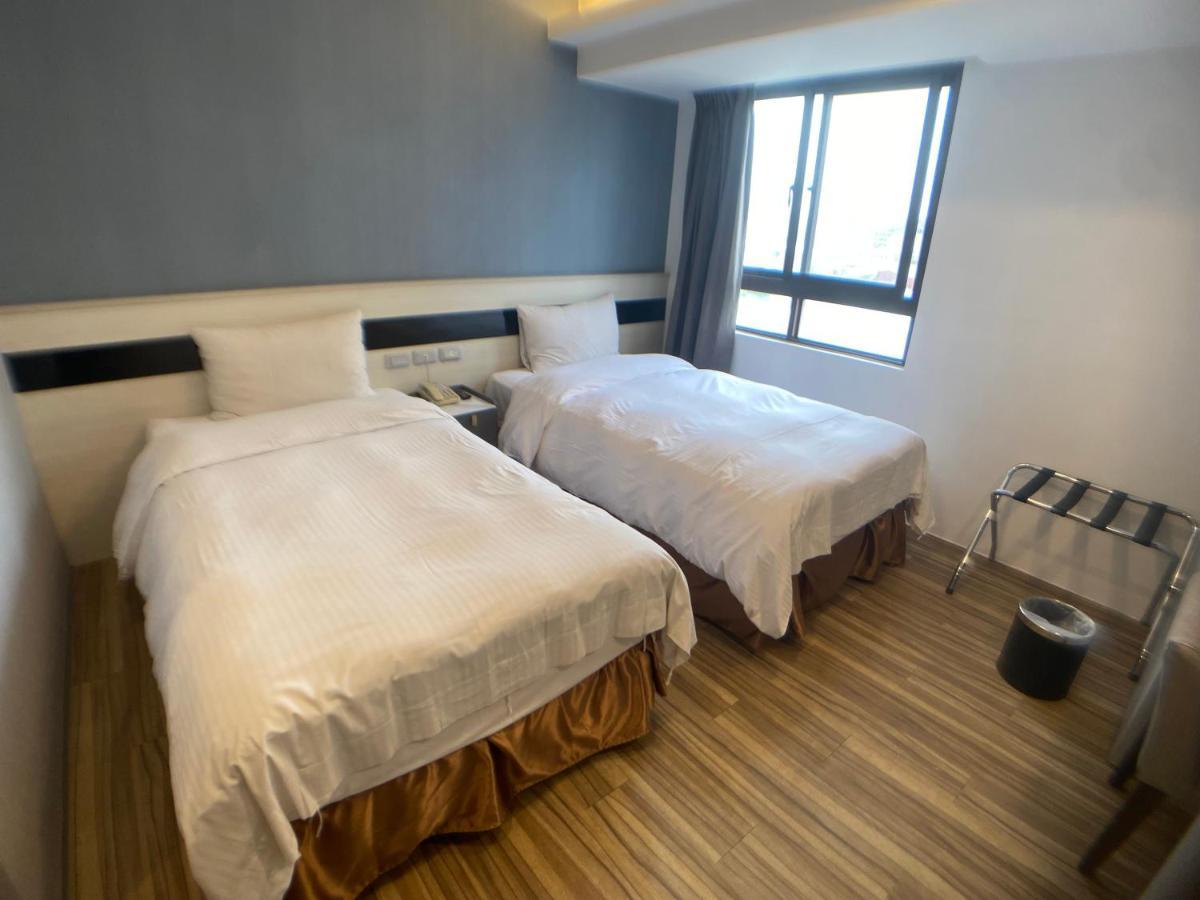 Bonjour Hotel Taichung Esterno foto