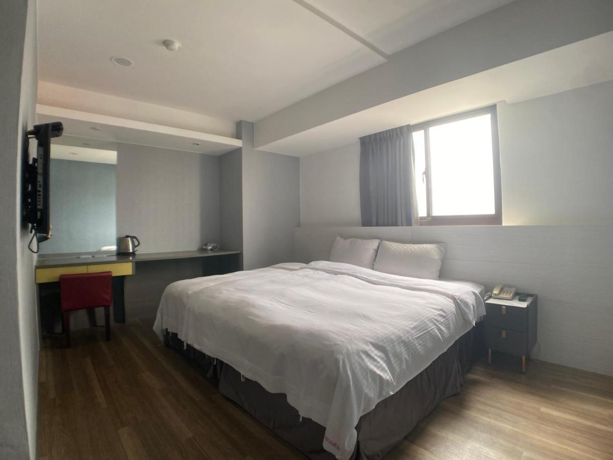 Bonjour Hotel Taichung Esterno foto