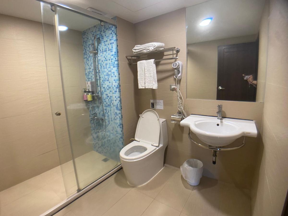 Bonjour Hotel Taichung Esterno foto